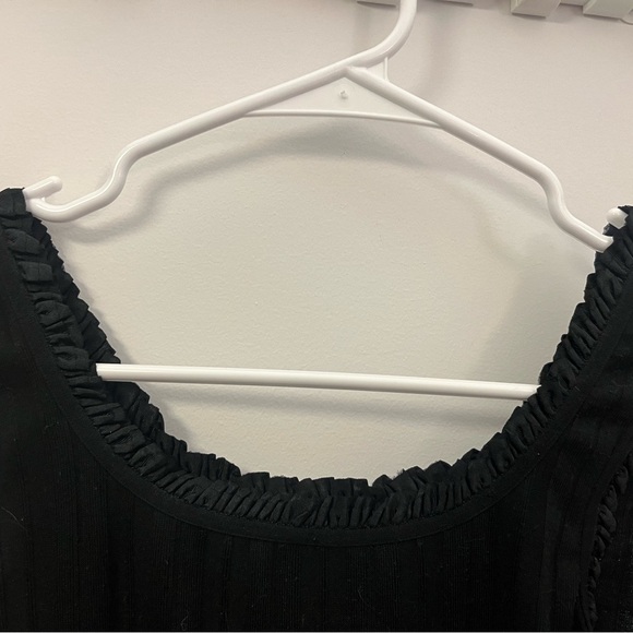 Black tank top - Picture 3 of 3